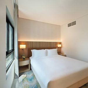 Zimmer mit Kingsize-Bett